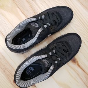 NIKE Womens Air Max 90 SE Running Shoes Denim :741 NWT NIKE Womens Air Max 90 SE Running Shoes Denim :741 NWT